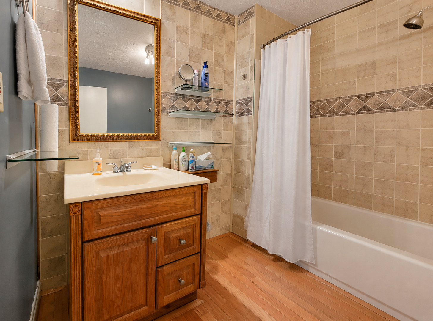 Tiled bathtub and shower